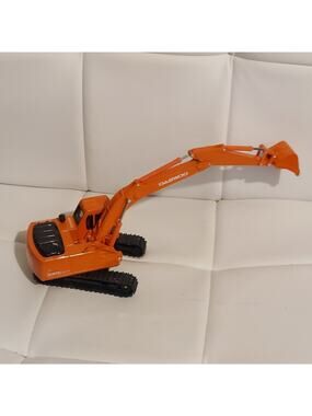 New Clover Daewoo Excavator Solar 220 LC-V 1/40 Scale Diecast Model Vehicle